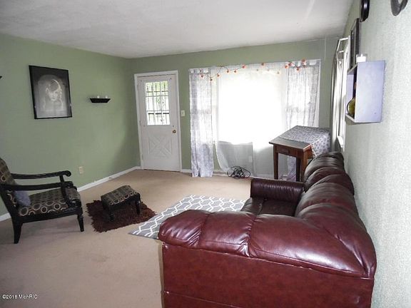 3rd image of 26933 Church St