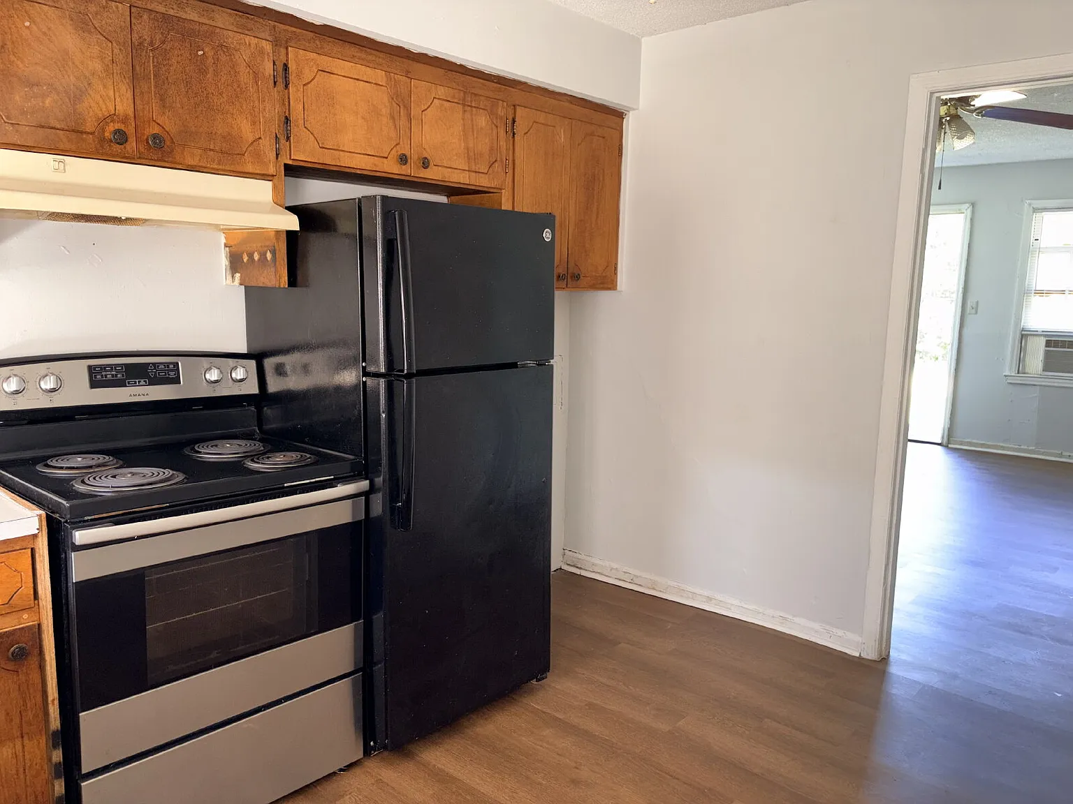 2 bed, 1.0 bath, $790 — Photo 4