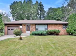 1405 Rambler Rd, Roseville, MN 55113