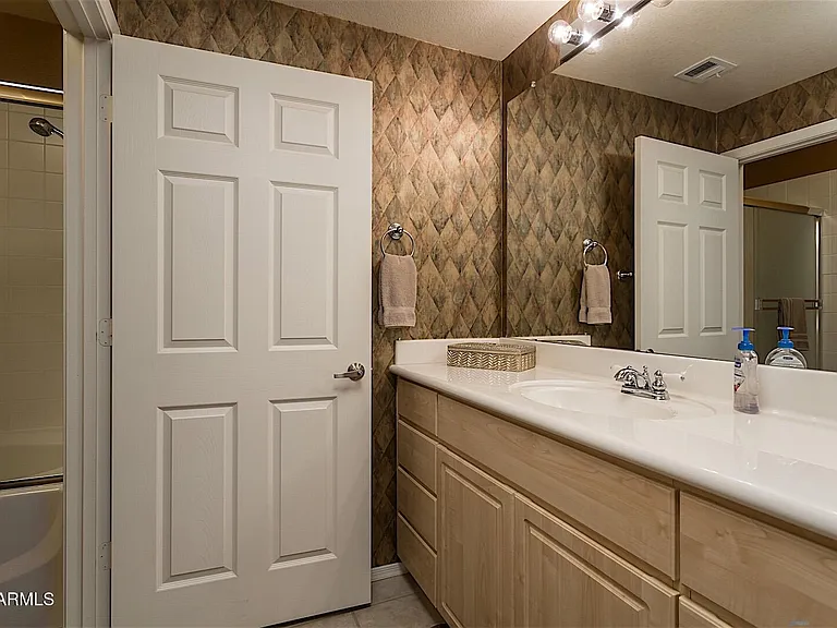 7401 W Arrowhead Clubhouse Dr #1086 — Photo 17