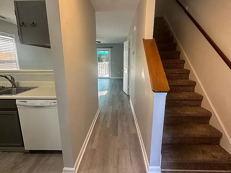 102 Lullwater Dr — Photo 7