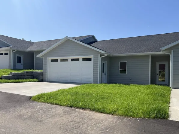 709 Washington St #3, Decorah, IA 52101