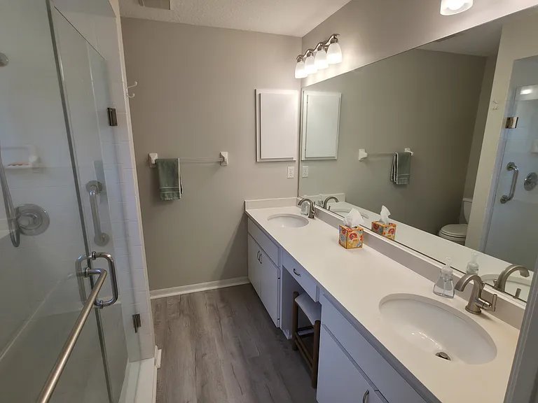 7042 Woodside Oaks Cir — Photo 22