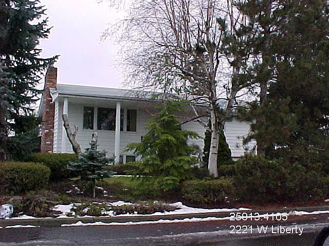 2221 W Liberty