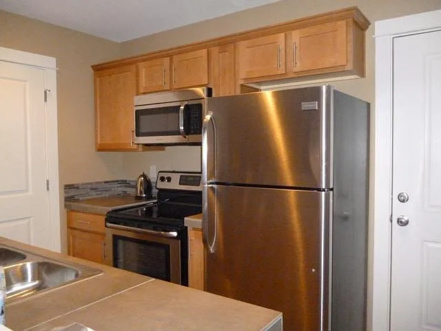 3 bed, 1.5 bath, 1002 sqft, $2,495 — Photo 4
