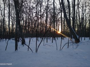 Seminole Dr, Lakeville, PA 18438