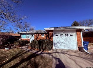 7130 Englewood Dr, Lincoln, NE 68510