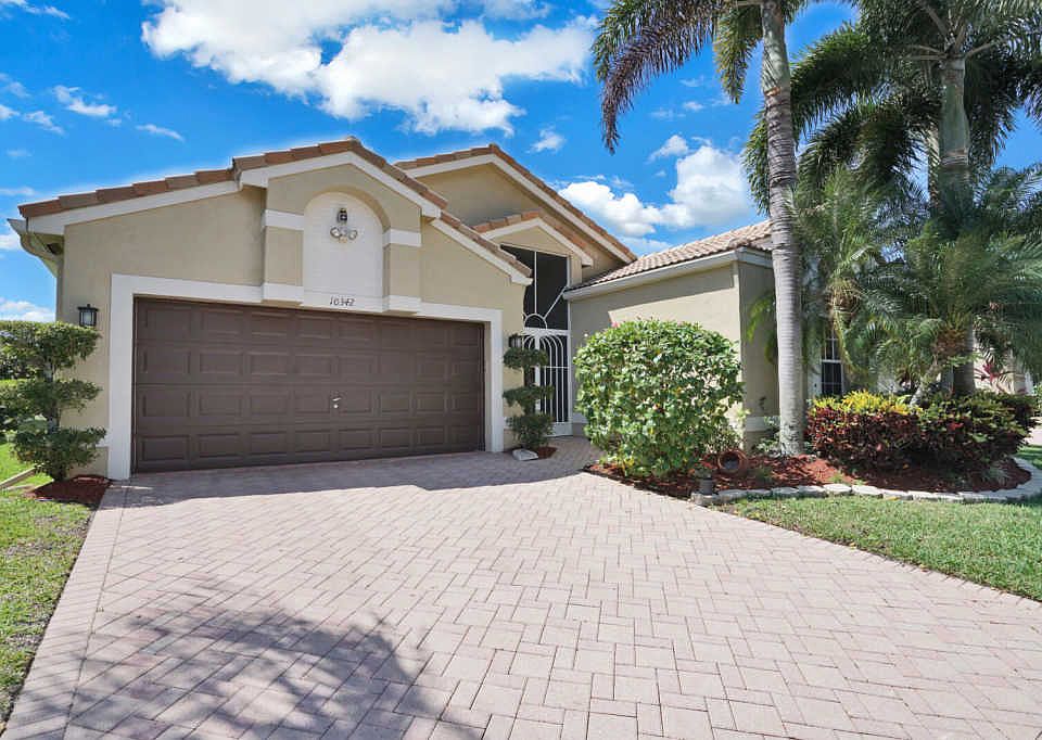 1st image of 10342 Utopia Cir N
