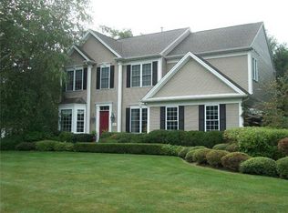 252 Fieldstone Ln, Saunderstown, RI 02874