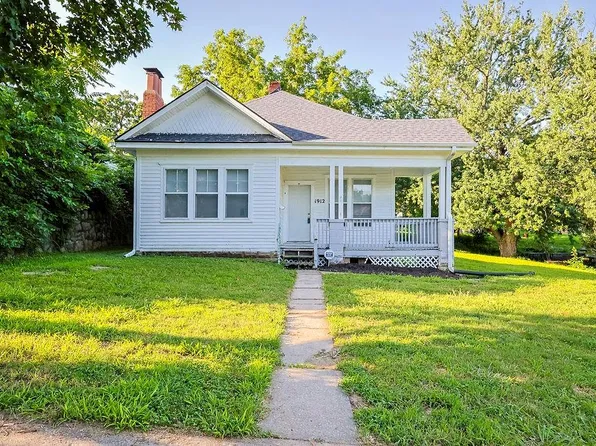 1912 Holman St, Saint Joseph, MO 64501