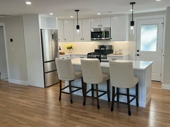 40 Genetti Cir #40, Bedford, MA 01730