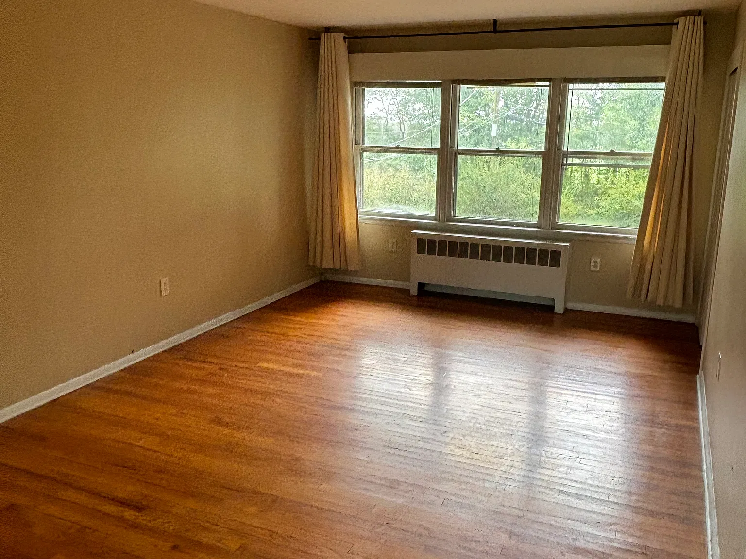 2 bed, 1000 sqft, $2,300 — Photo 2