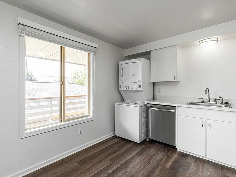 3618 Lombard Ave #202 — Photo 17
