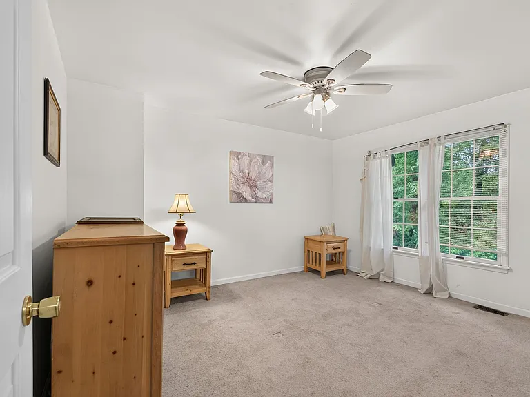 8 Cypress Dr — Photo 22