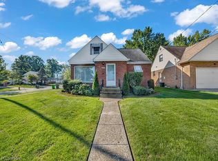 24370 Paradise Ln, Euclid, OH 44123