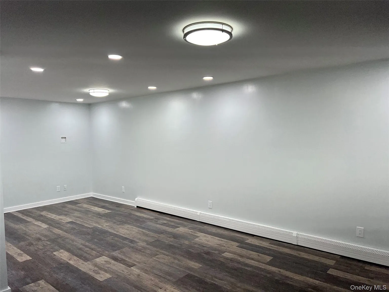 3 bed, 1.0 bath, 1978 sqft, $3,300 — Photo 4