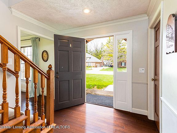 2nd image of 2139 Woodfield Rd