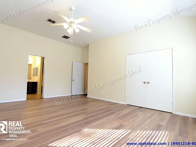 1910 Pin Oak Ln — Photo 17