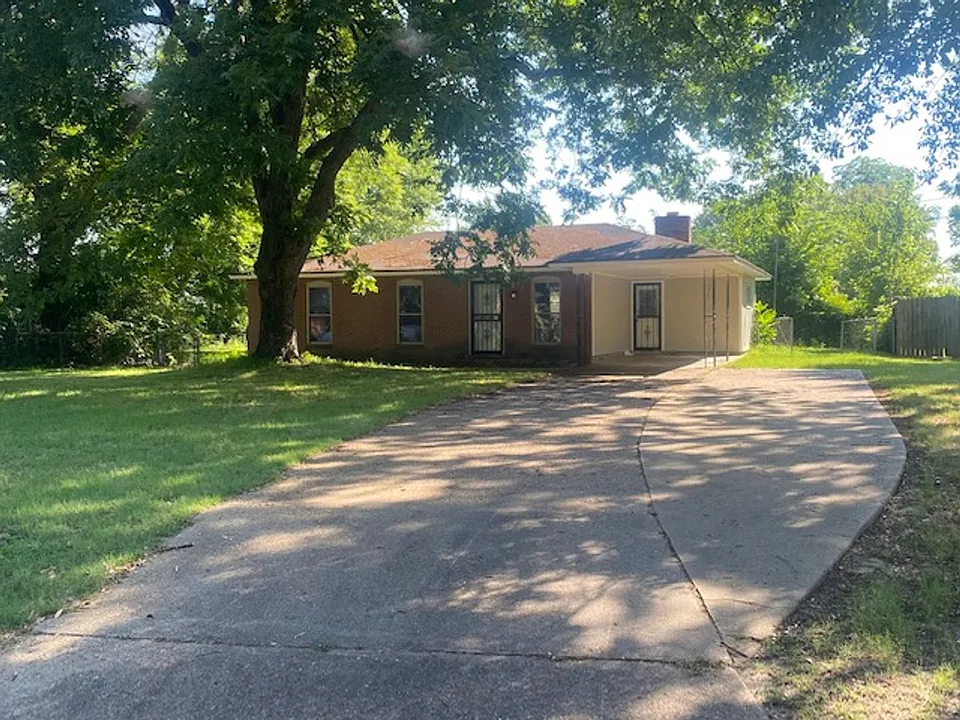 2500 Hillcrest Cir