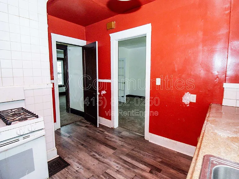 9711 Parmelee Ave — Photo 7