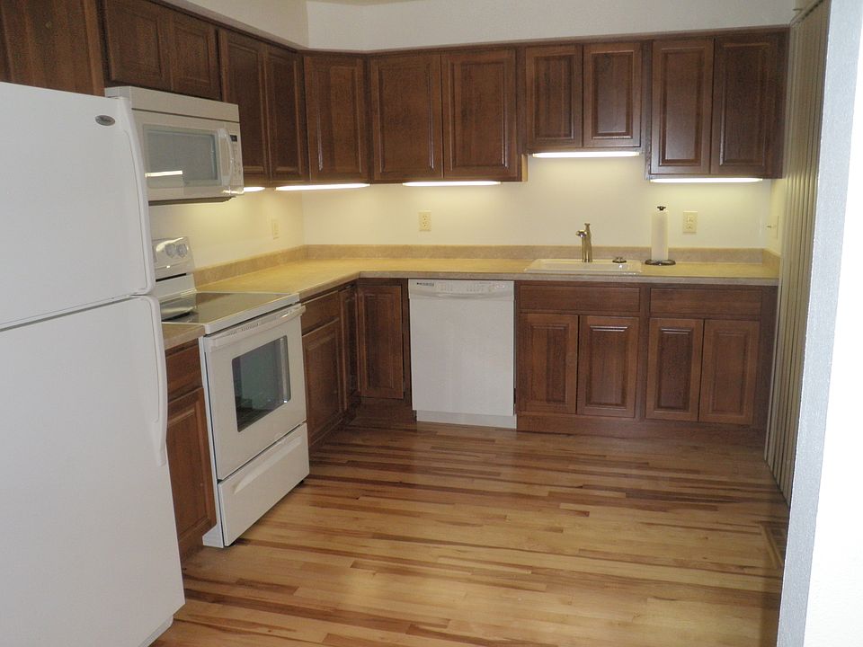 Hickory floor/cabinets