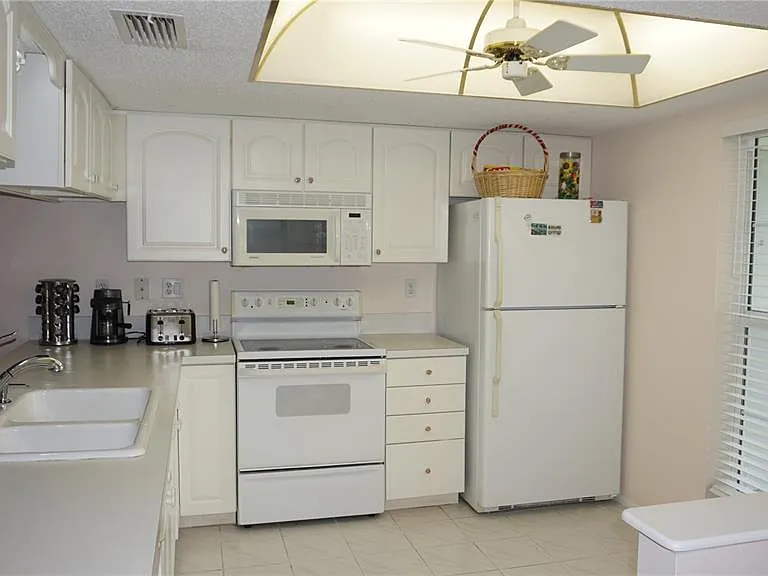 7616 Danube Dr — Photo 2