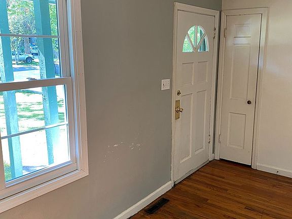 2nd image of 909 S Mitchell St