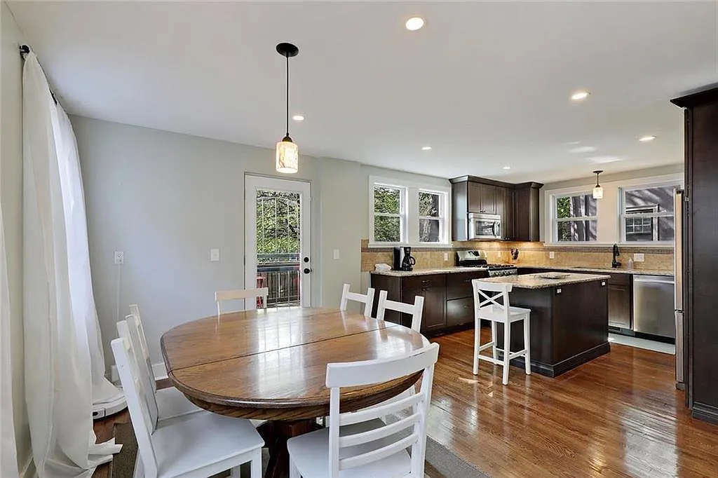3 bed, 1482 sqft, $2,400 — Photo 1
