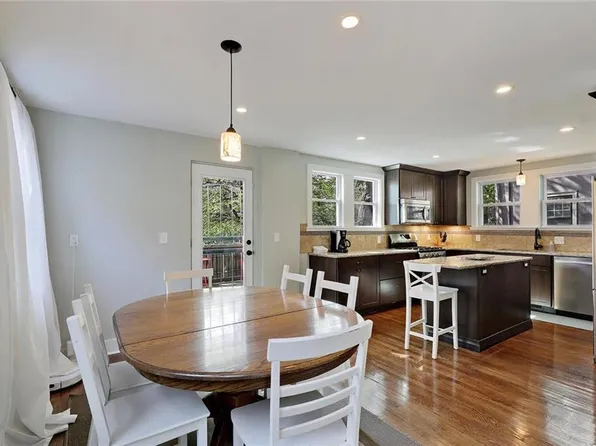 415 Greenway Ter, Kansas City, MO 64113
