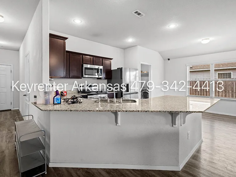 1600 Edinburgh Dr — Photo 7