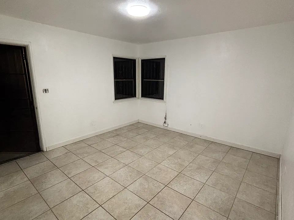 5402-08 Churchward St #5402