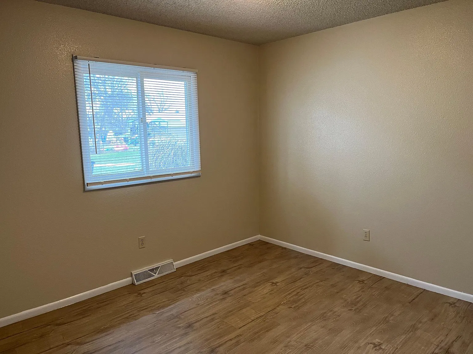 2 bed, 825 sqft, $1,150 — Photo 4