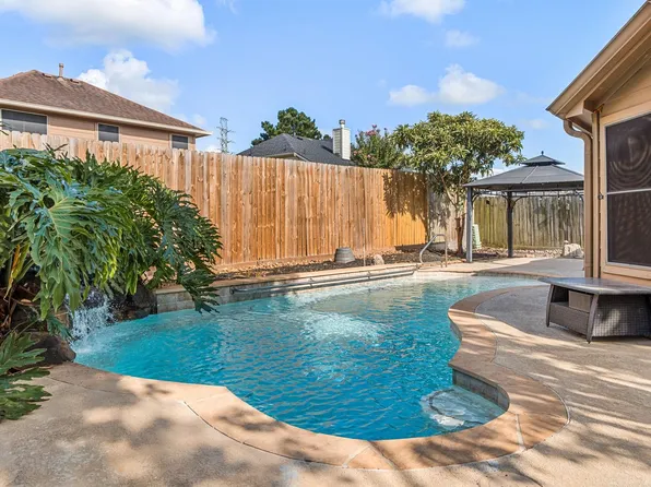 310 Cedar Lake Dr, League City, TX 77573