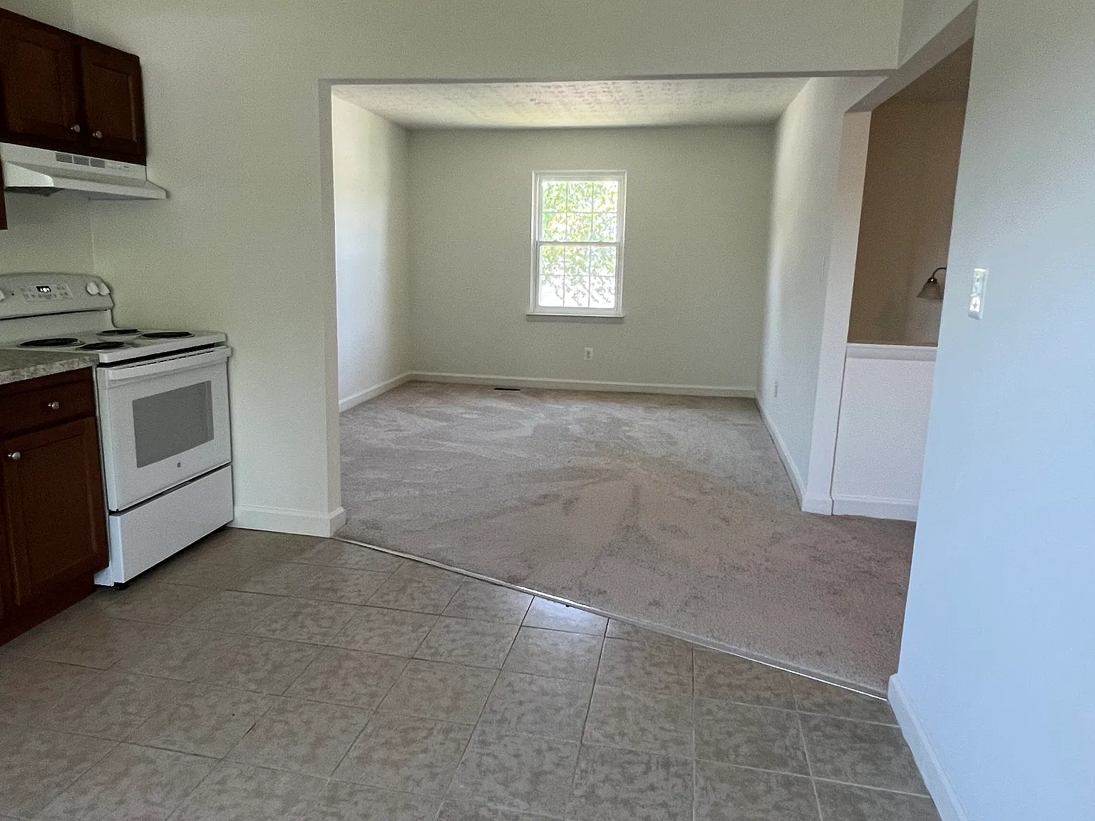 3 bed, 1400 sqft, $2,400 — Photo 3