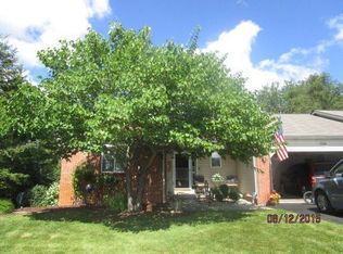 1274 Crystal Pointe Cir, Fenton, MI 48430