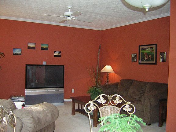 Large Family Room with Custom Paint!