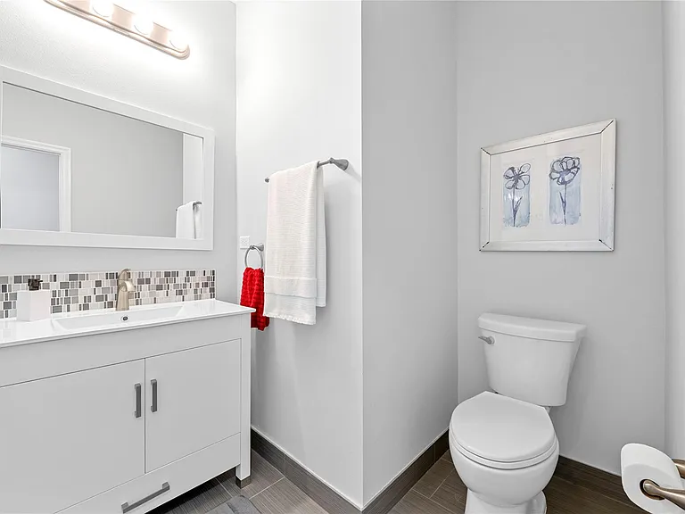 240 NE 2nd St #6-F — Photo 17
