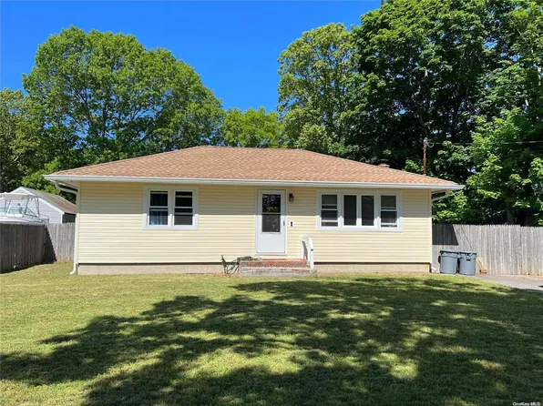682 Old Medford Avenue, Patchogue, NY 11772