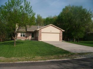 312 S Oak St, Whitewater, KS 67154