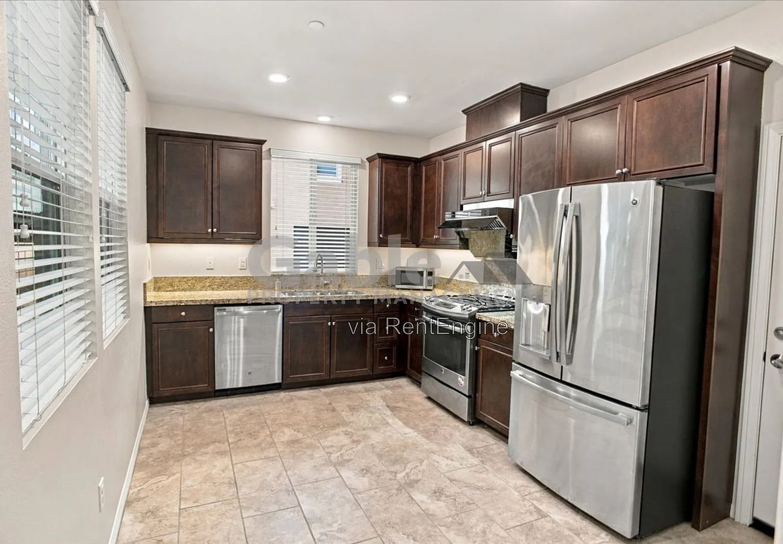 3 bed, 3.0 bath, 1678 sqft, $4,000 — Photo 4