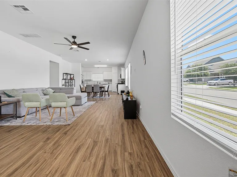 100 Wind Flower Ln — Photo 9