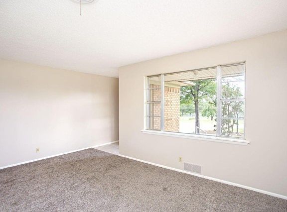 3rd image of 218 Sagebrush Ave