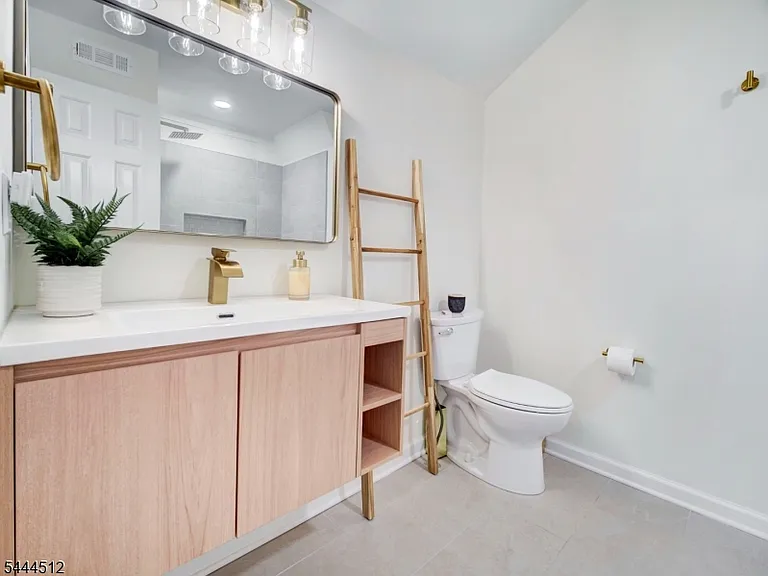 4 Tulip Cres #2B — Photo 15