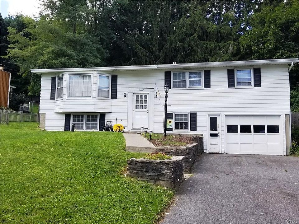 1st image of 102 Ivy Ln