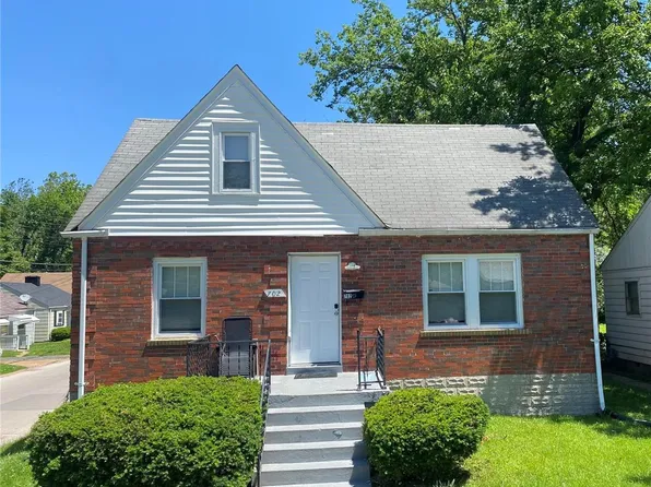 702 Pemberton Pl, Saint Louis, MO 63135