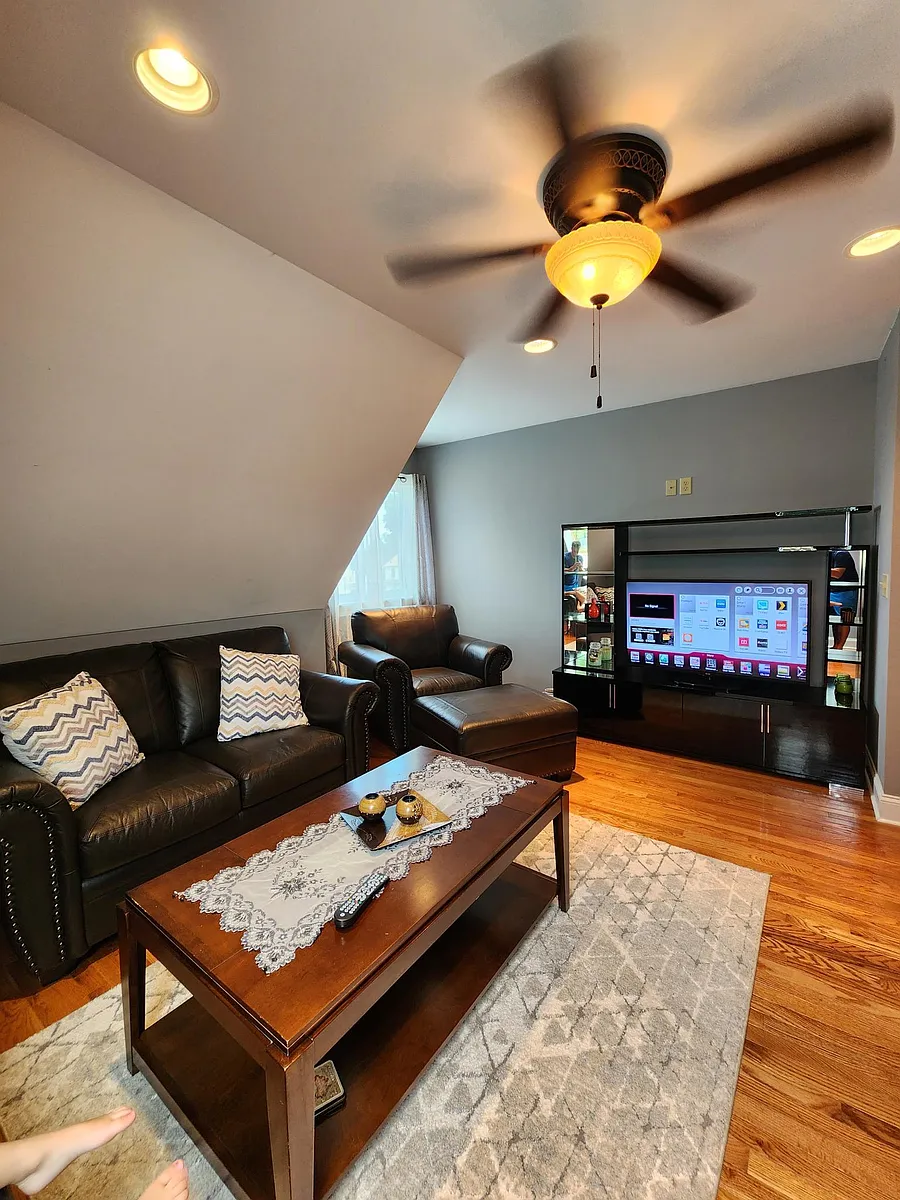 Building Photo - 313 Montauk Ave #B