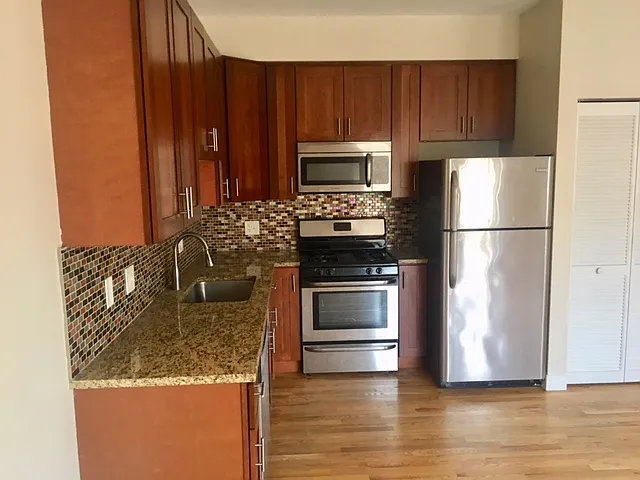 Washington 2120 W - 203 — Photo 2