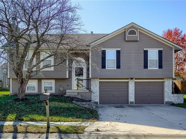 600 SE Alger Dr, Blue Springs, MO 64014