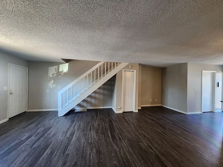 223 N Race St #C — Photo 12