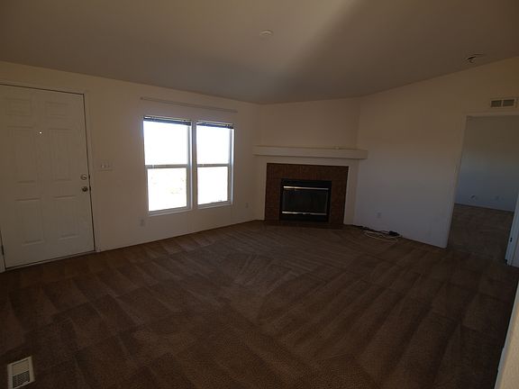 Living room / fireplace